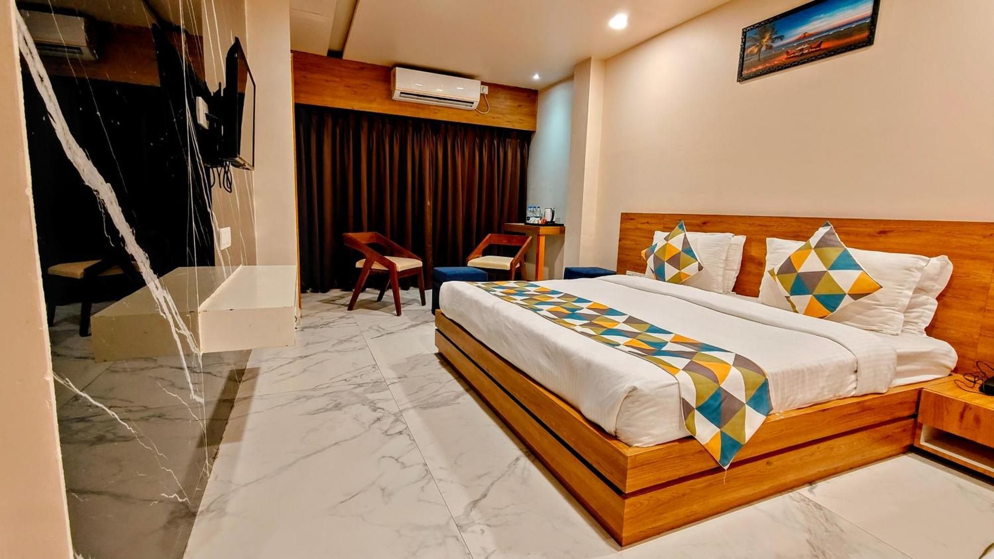 The Sky Imperial Unity Inn Garudeshwar Extérieur photo