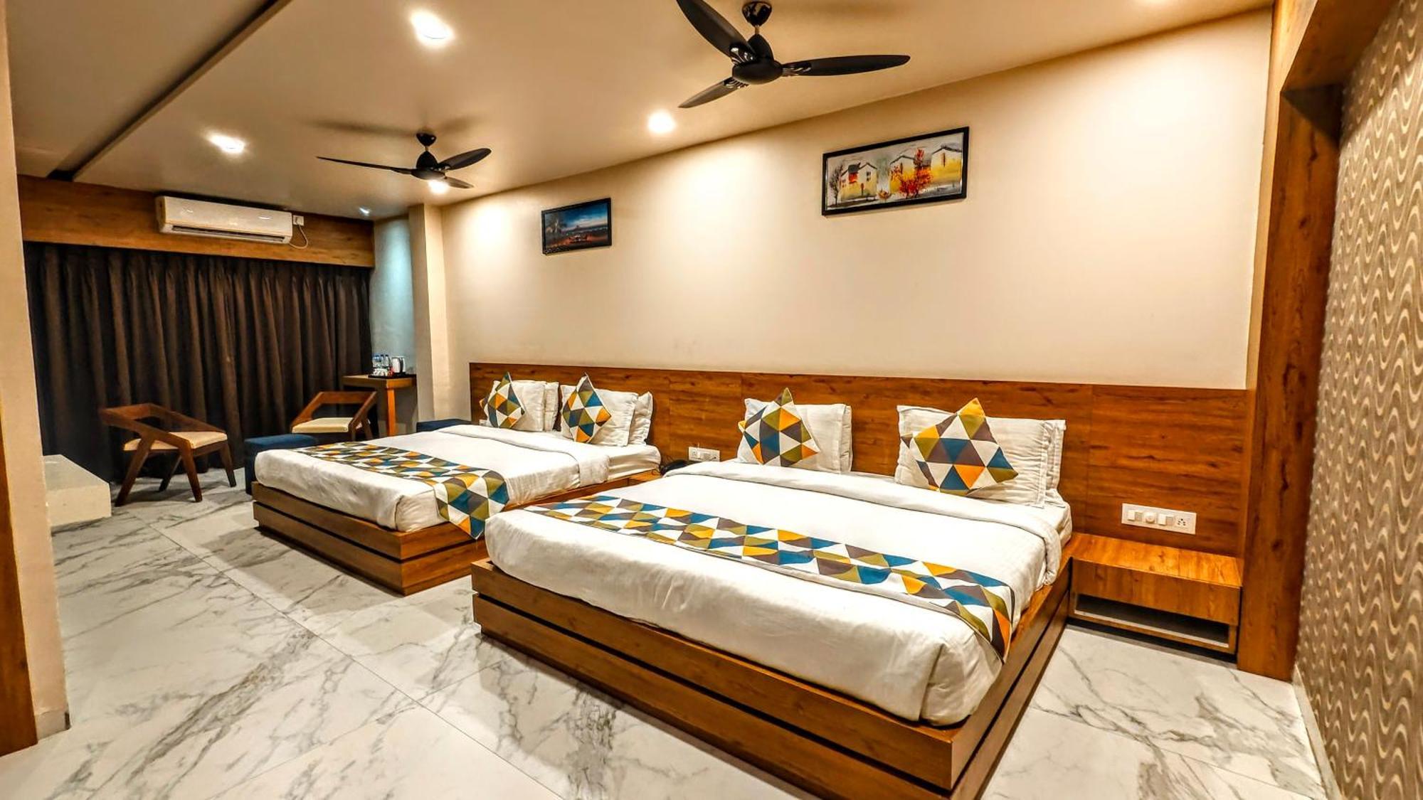 The Sky Imperial Unity Inn Garudeshwar Extérieur photo
