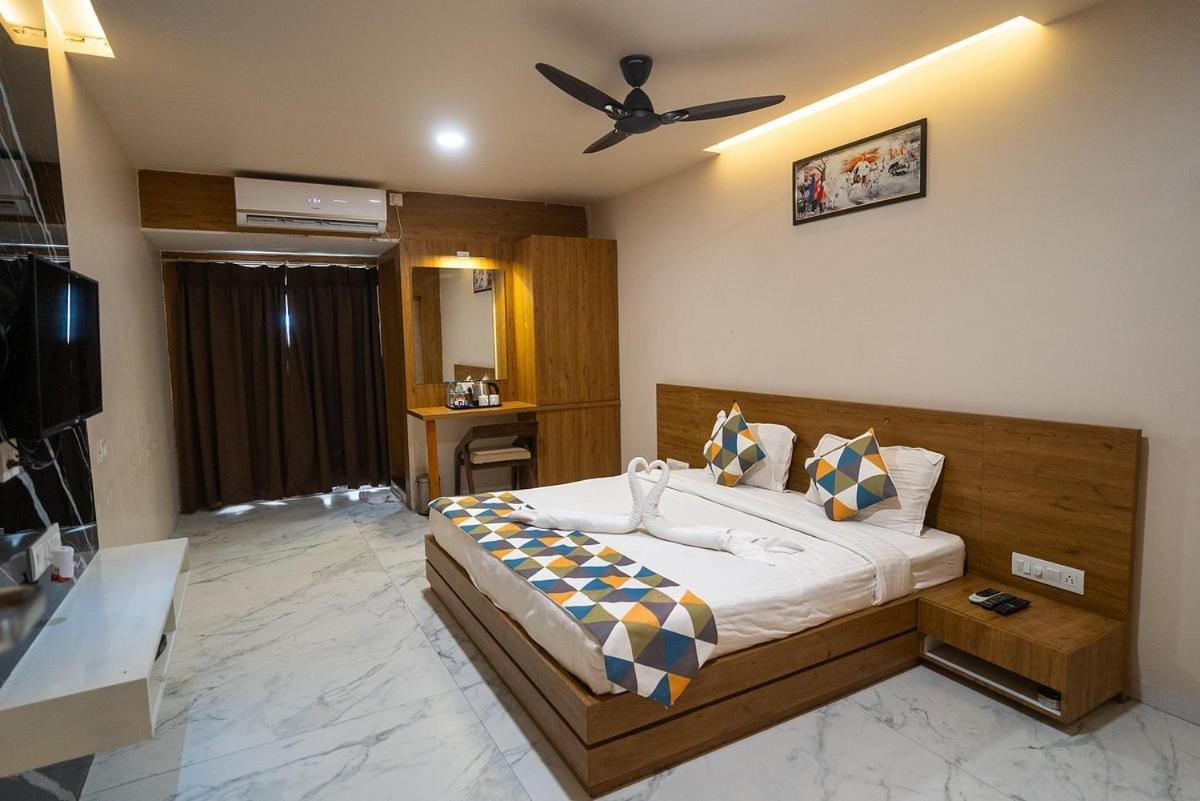 The Sky Imperial Unity Inn Garudeshwar Extérieur photo